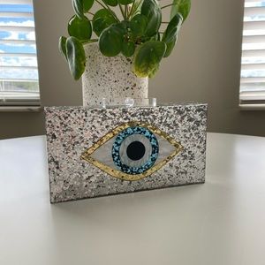 EYE see you Clutch ⭐️⭐️